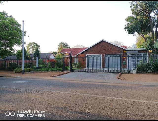 4 BEDROOM HOUSE RENTED IN MEYERSPARK
